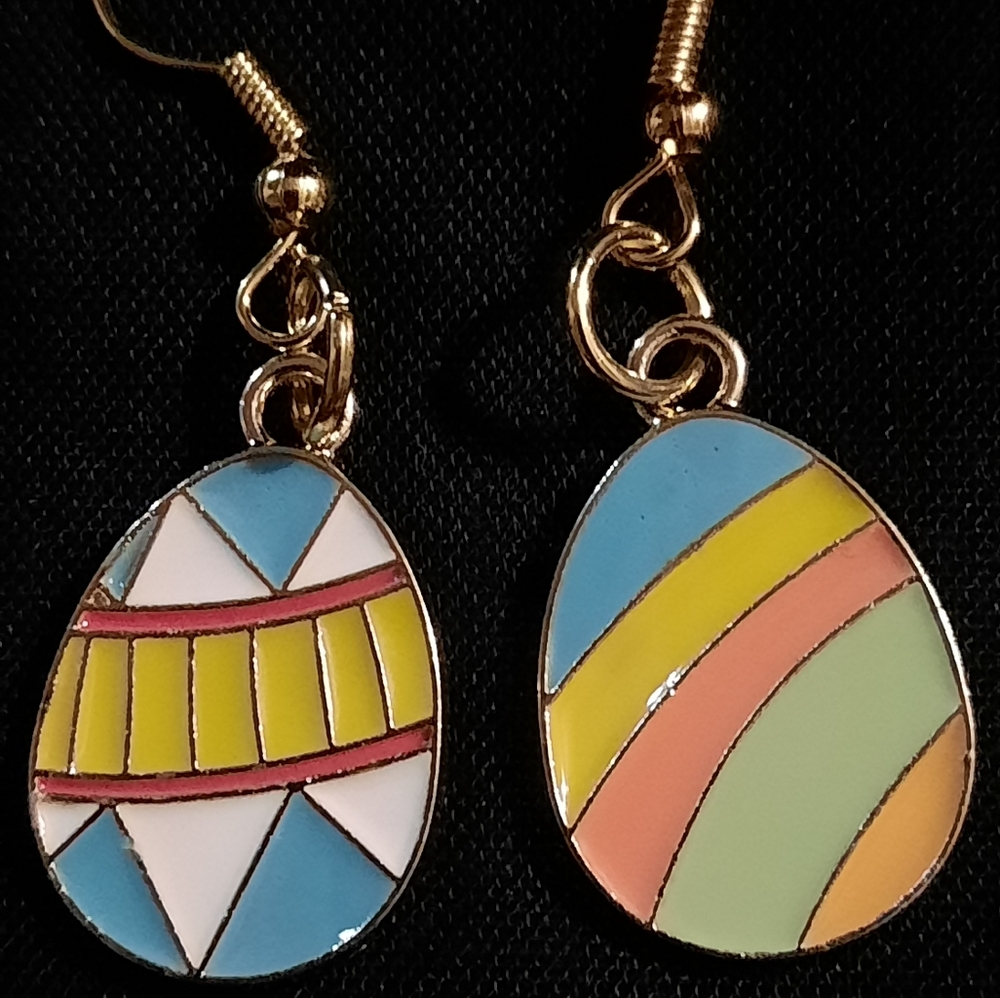NWOT handmade Easter Egg earrings Holiday